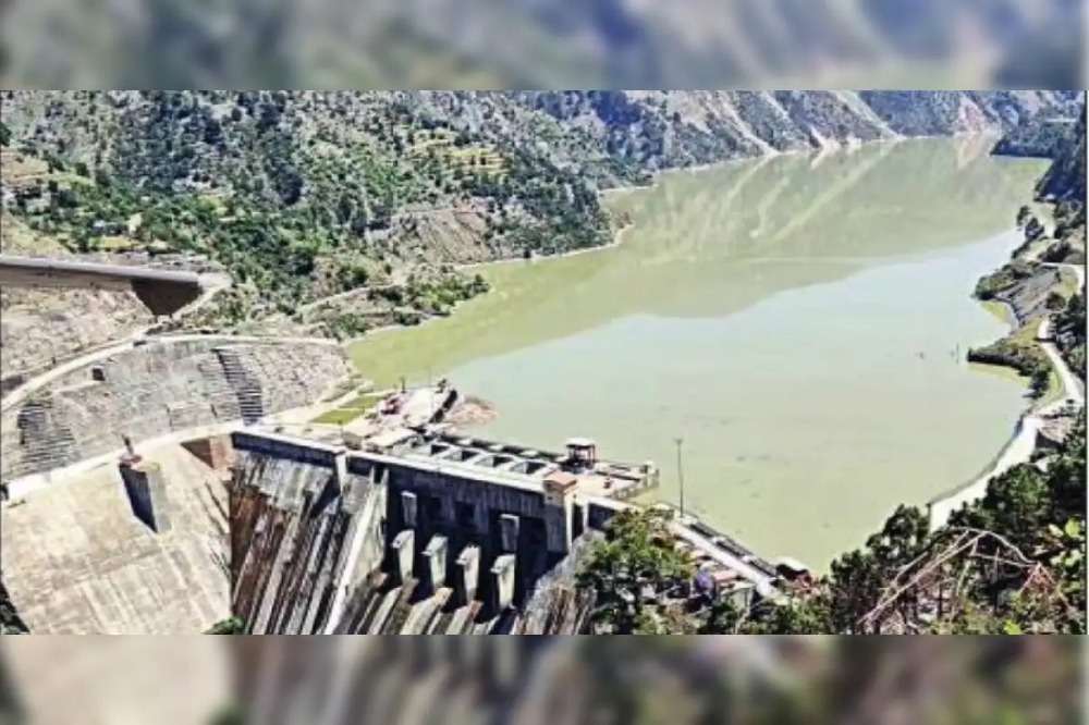 पाकिस्तानच्या संरक्षण मंत्र्याने सिंधू पाणी करारावर भारताला दिली धमकी